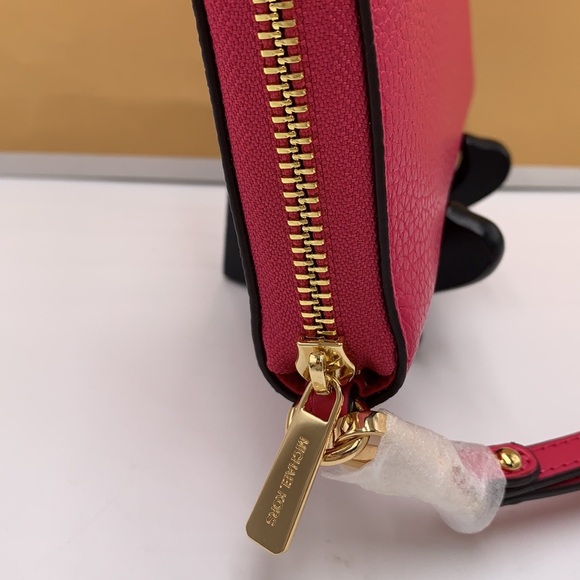 MICHAEL KORS LARGE FLAT MULTIFUNCTIONAL PHONE CASE ELECTRIC PINK COLOR - Picture 3 of 12